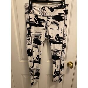 NWOT Under Armour Women's Size Large Black White Compression Leggings Base Layer